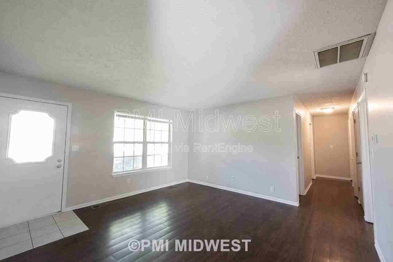 3281 Cherry Lake Ln - Photo 4 of 32
