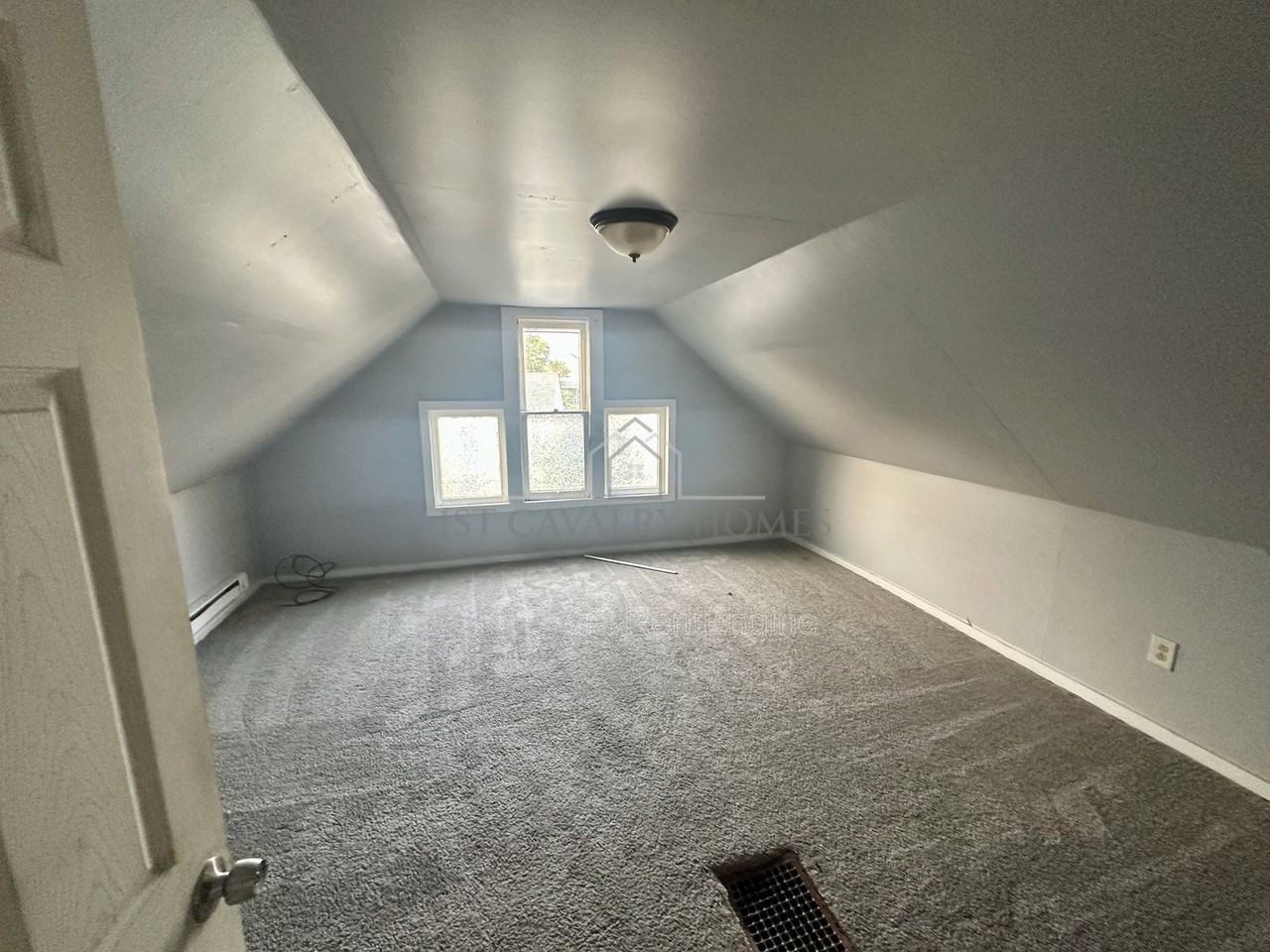 202 Crosby St - Photo 4 of 11