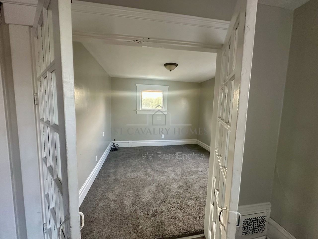 202 Crosby St - Photo 6 of 11