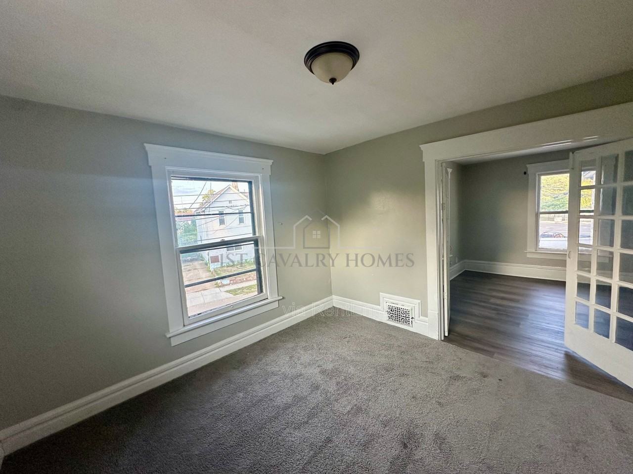 202 Crosby St - Photo 7 of 11
