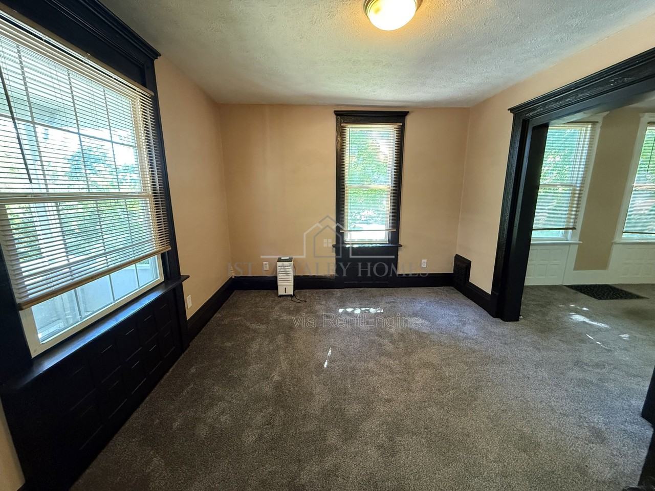 1076 Ackley St #2 - Photo 4 of 27