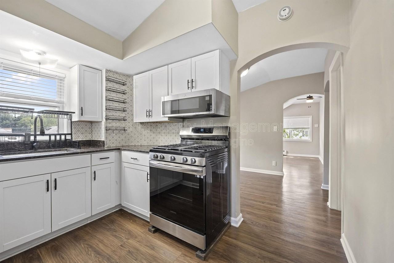 1029 E Granet Ave - Photo 2 of 9