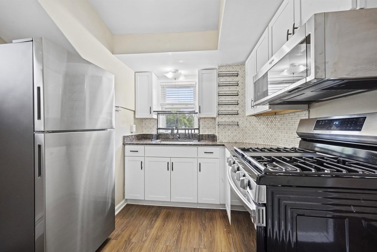 1029 E Granet Ave - Photo 3 of 9