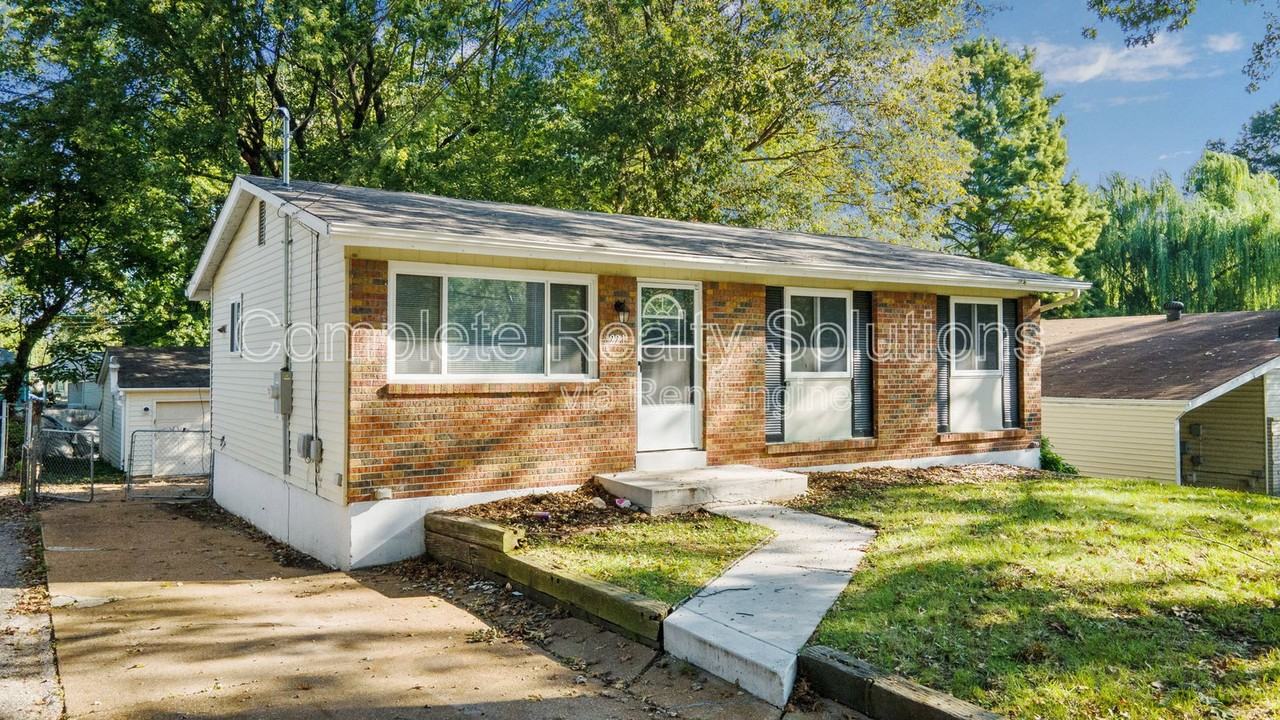 221 Barto Dr - Photo 2 of 31