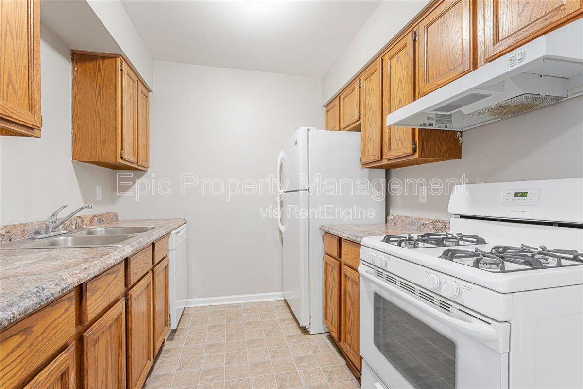 2700 6th St #104A - Photo 2 of 9