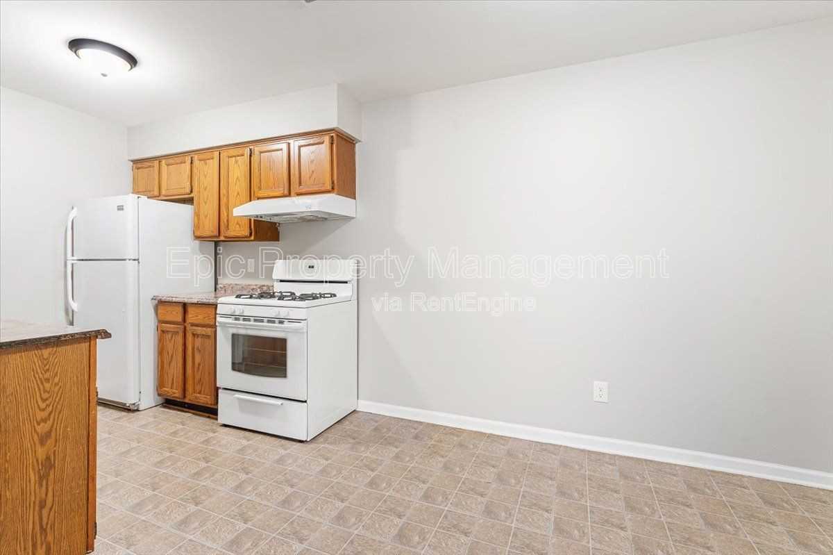 2700 6th St #104A - Photo 3 of 9