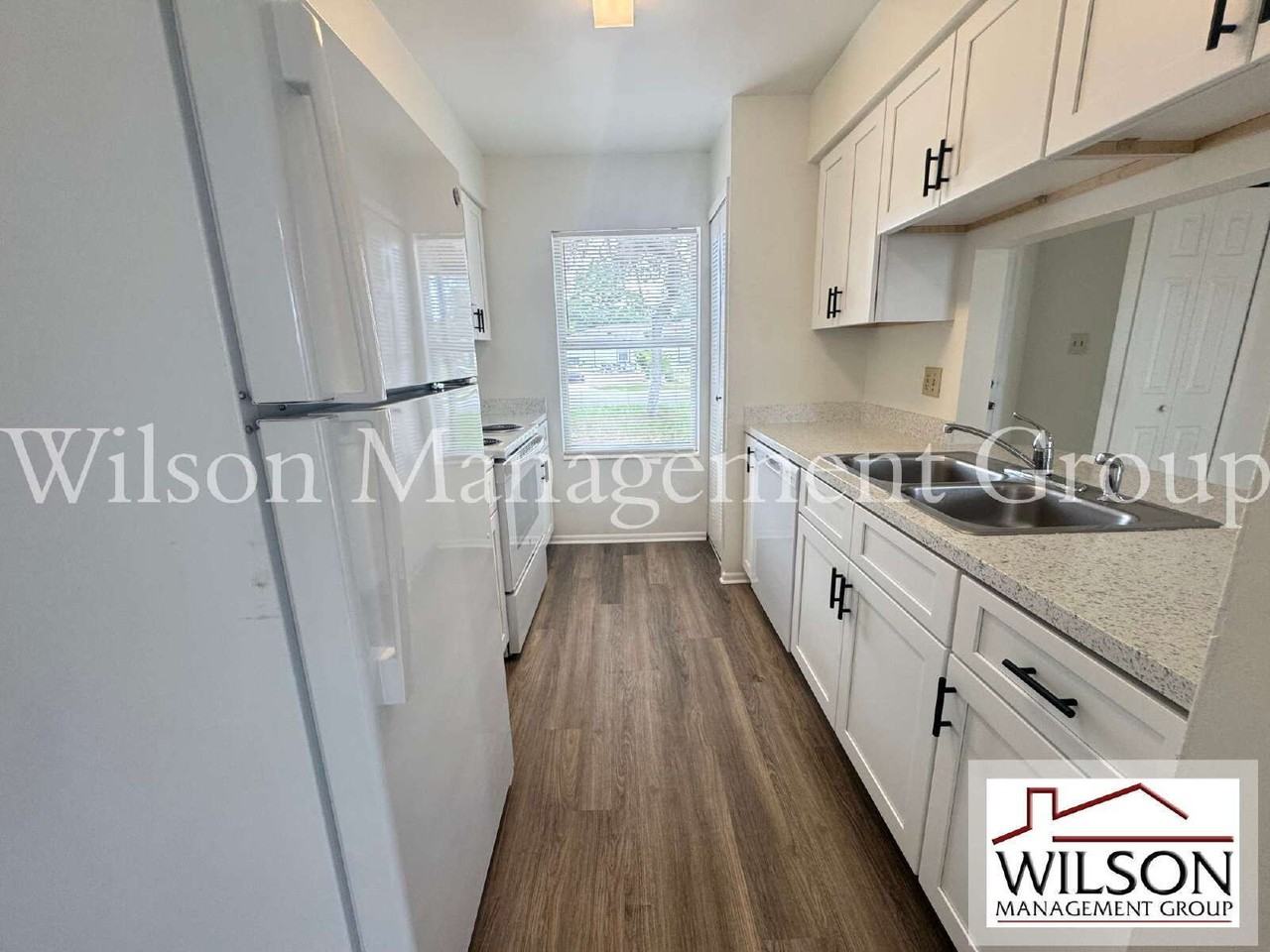 1013 Arizona Ct - Photo 5 of 30