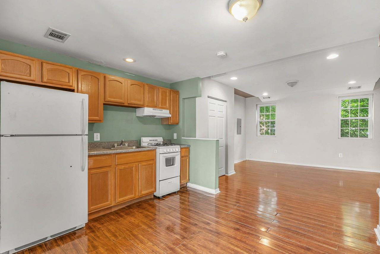 909 S 21st St #3 - Photo 3 of 11