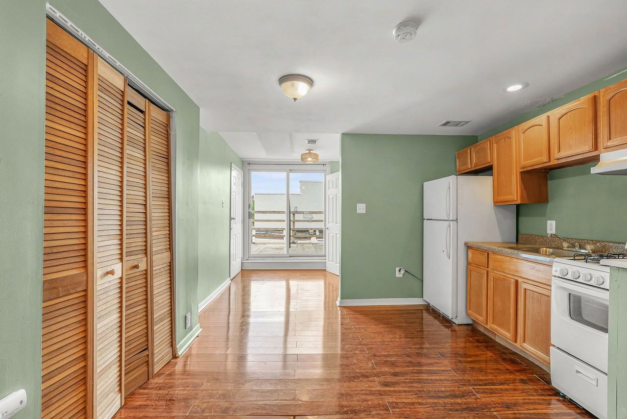 909 S 21st St #3 - Photo 4 of 11