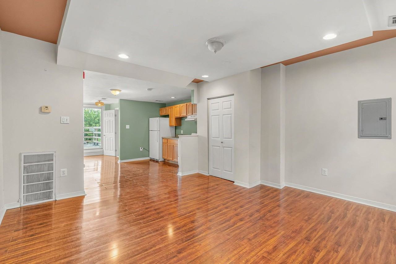 909 S 21st St #3 - Photo 5 of 11