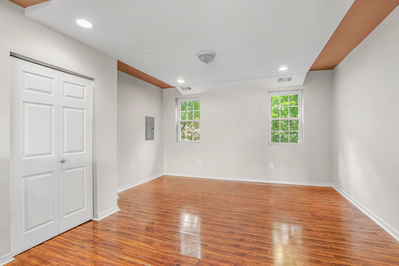 909 S 21st St #3 - Photo 6 of 11