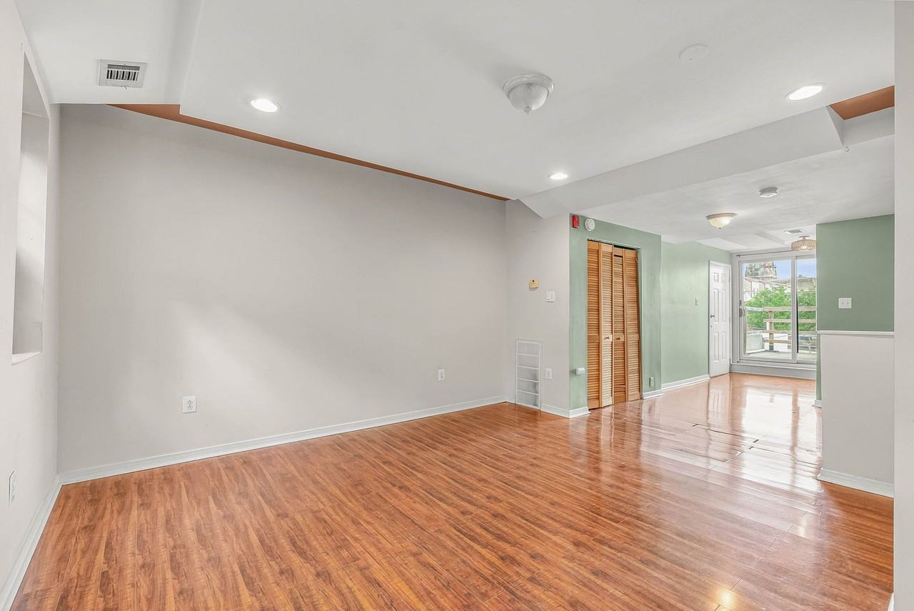 909 S 21st St #3 - Photo 7 of 11