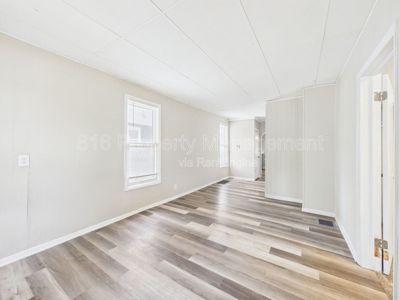 1222 S 40th St - Photo 4 of 29