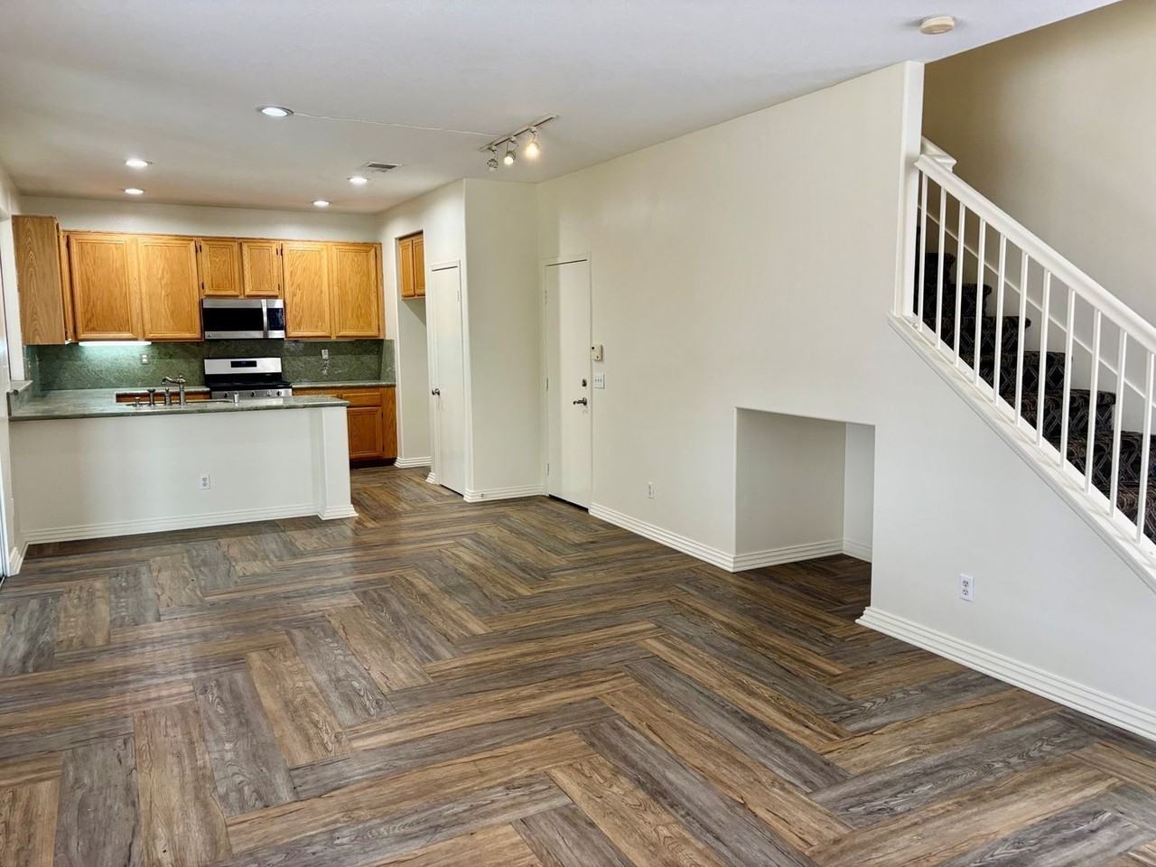 11839 Garrison Dr - Photo 3 of 31