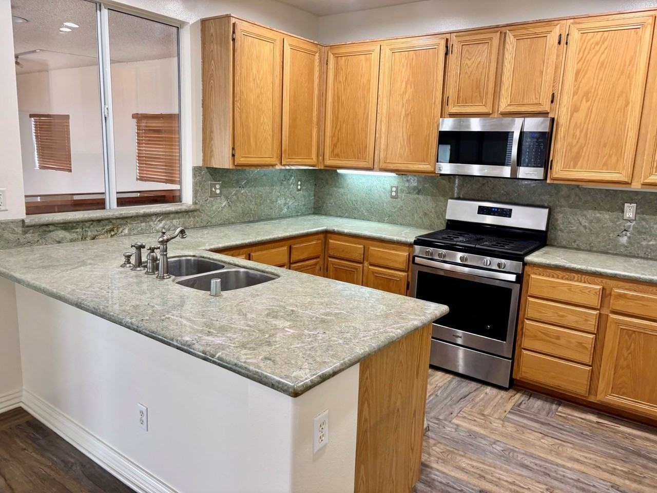11839 Garrison Dr - Photo 4 of 31