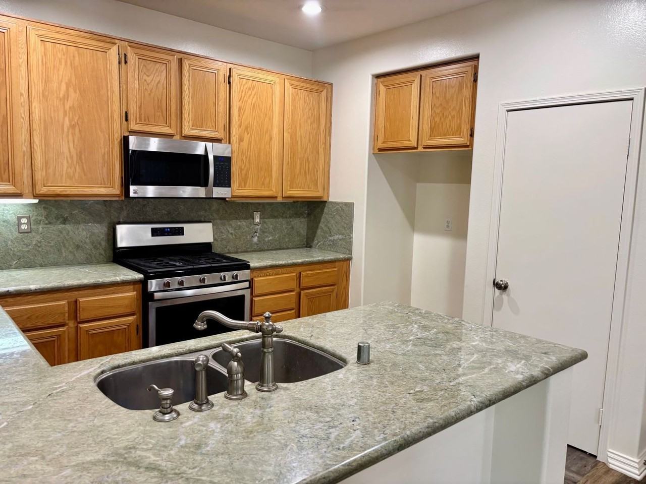 11839 Garrison Dr - Photo 5 of 31
