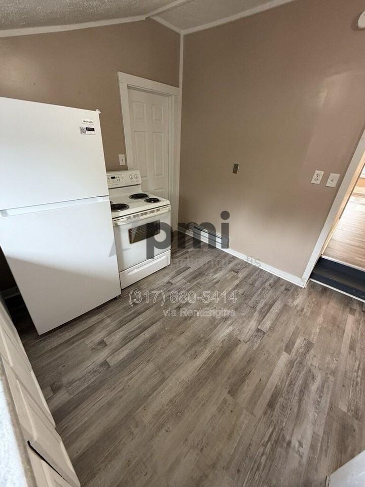 1023 E 8th St #3 - Photo 4 of 29