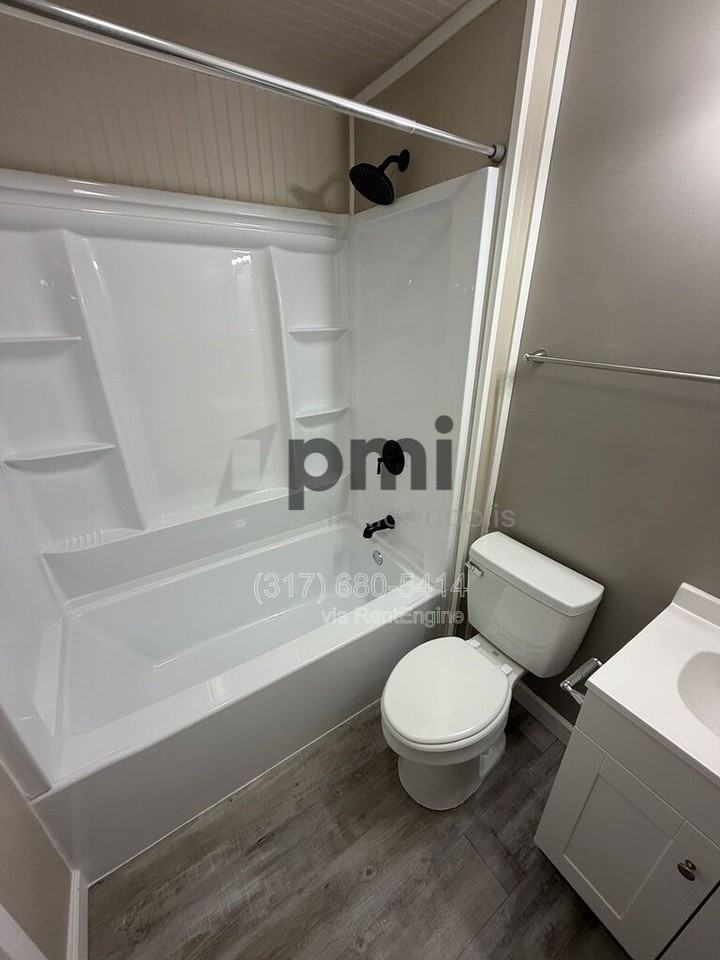 1023 E 8th St #3 - Photo 6 of 29