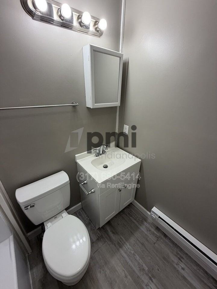 1023 E 8th St #3 - Photo 7 of 29