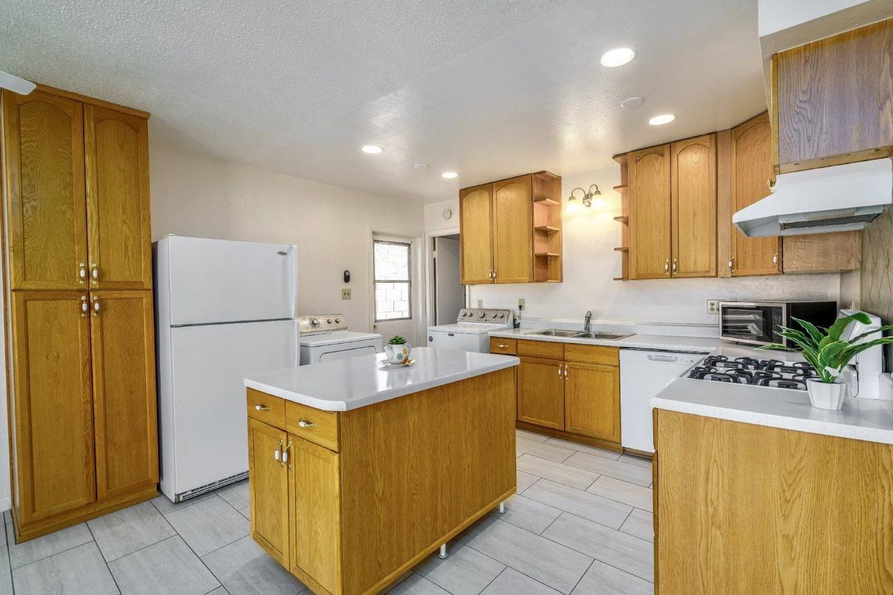 8444 E Virginia Ave - Photo 5 of 25