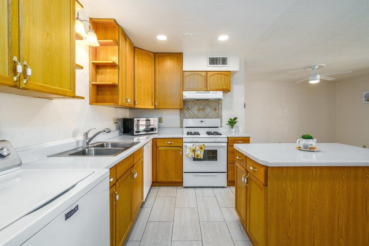 8444 E Virginia Ave - Photo 6 of 25
