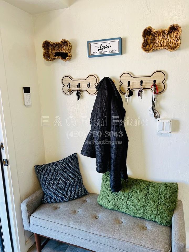 1711 W Montecito Ave - Photo 4 of 18