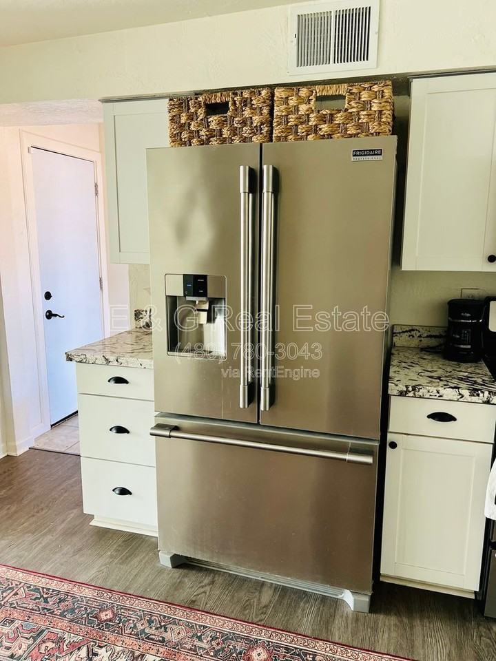 1711 W Montecito Ave - Photo 6 of 18