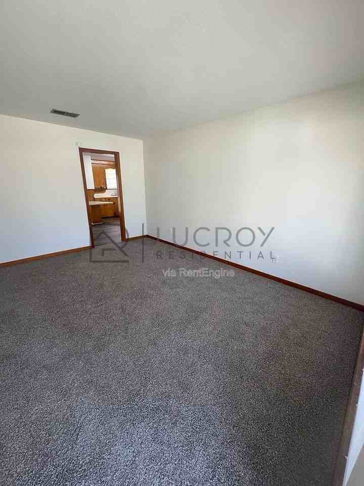2242 Castle Hill Dr - Photo 3 of 21
