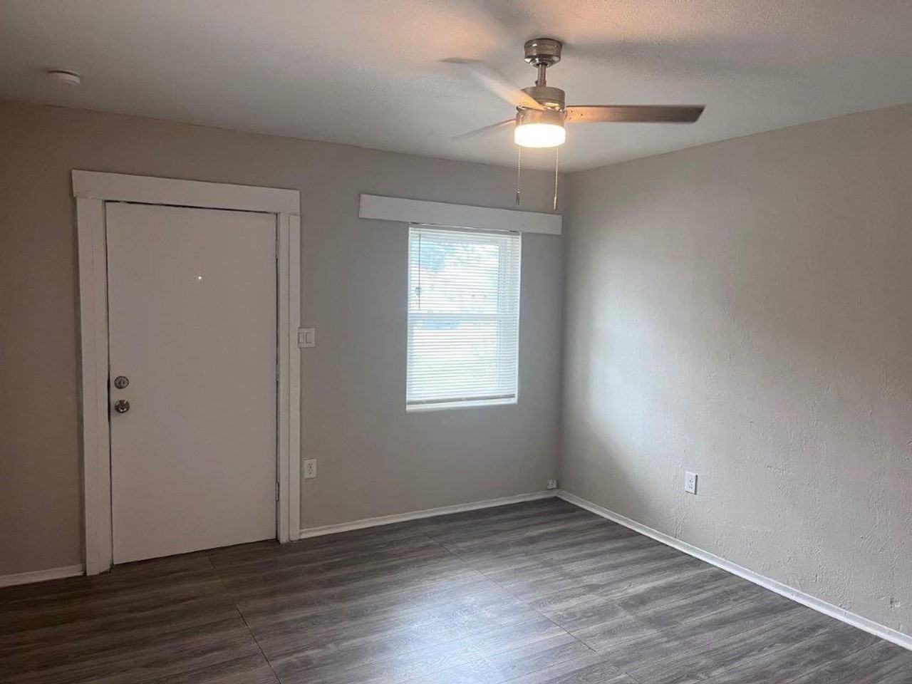 1040 Avondale Ave - Photo 2 of 11