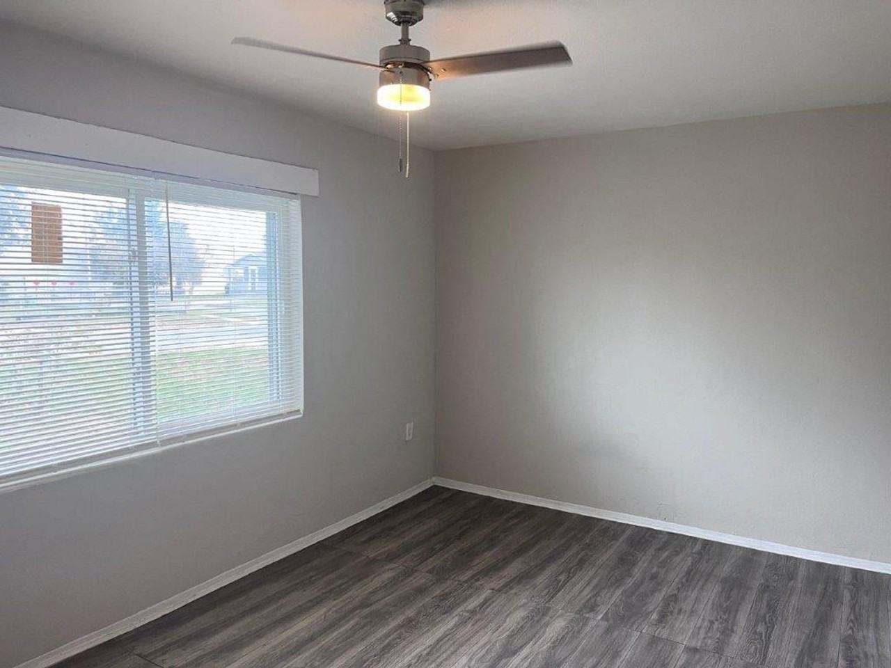 1040 Avondale Ave - Photo 3 of 11