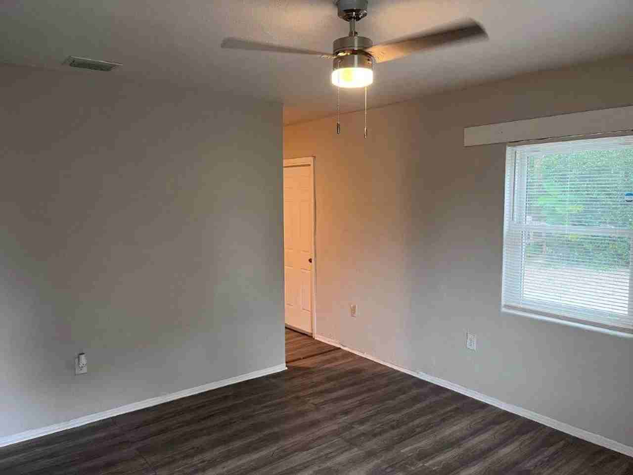 1040 Avondale Ave - Photo 4 of 11