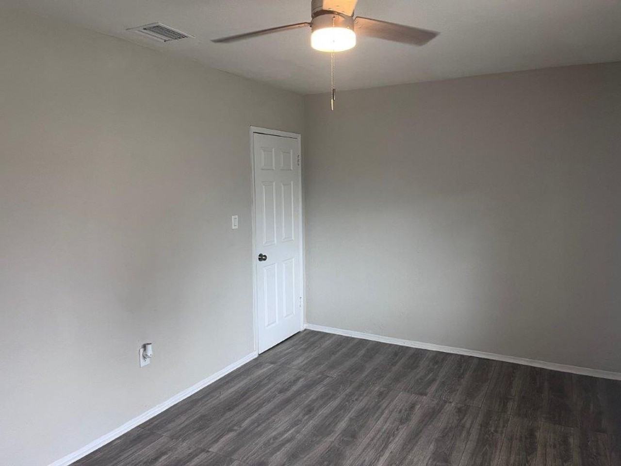 1040 Avondale Ave - Photo 6 of 11