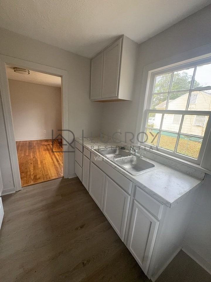 4426 Desoto St - Photo 5 of 19