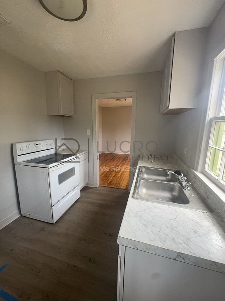 4426 Desoto St - Photo 6 of 19