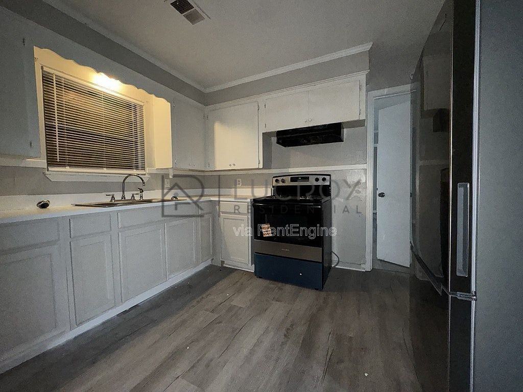 1126 Barbara Ann Dr - Photo 4 of 11