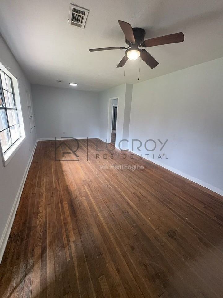 320 Lawrence Rd - Photo 2 of 20