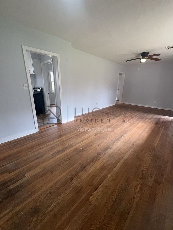 320 Lawrence Rd - Photo 3 of 20
