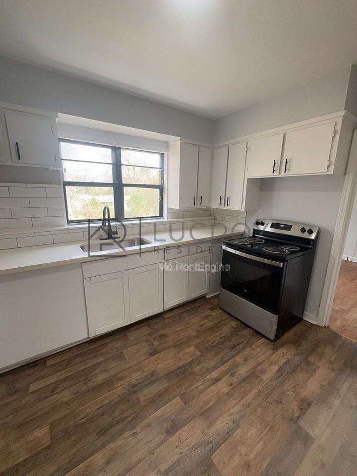 320 Lawrence Rd - Photo 4 of 20