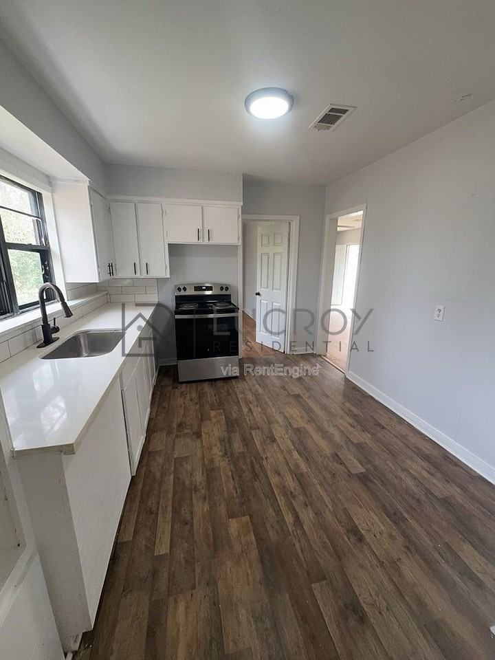 320 Lawrence Rd - Photo 5 of 20
