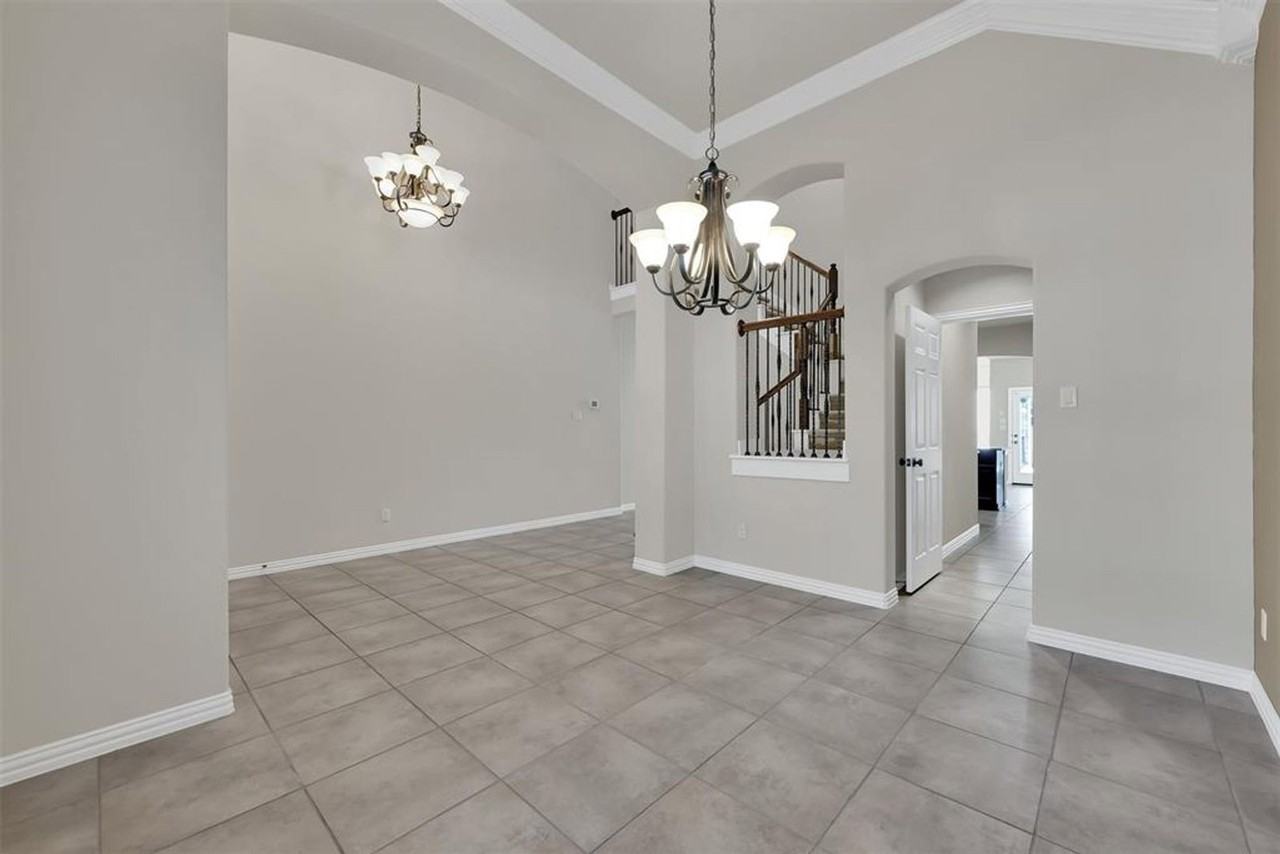 2 Maitland Ct - Photo 7 of 40