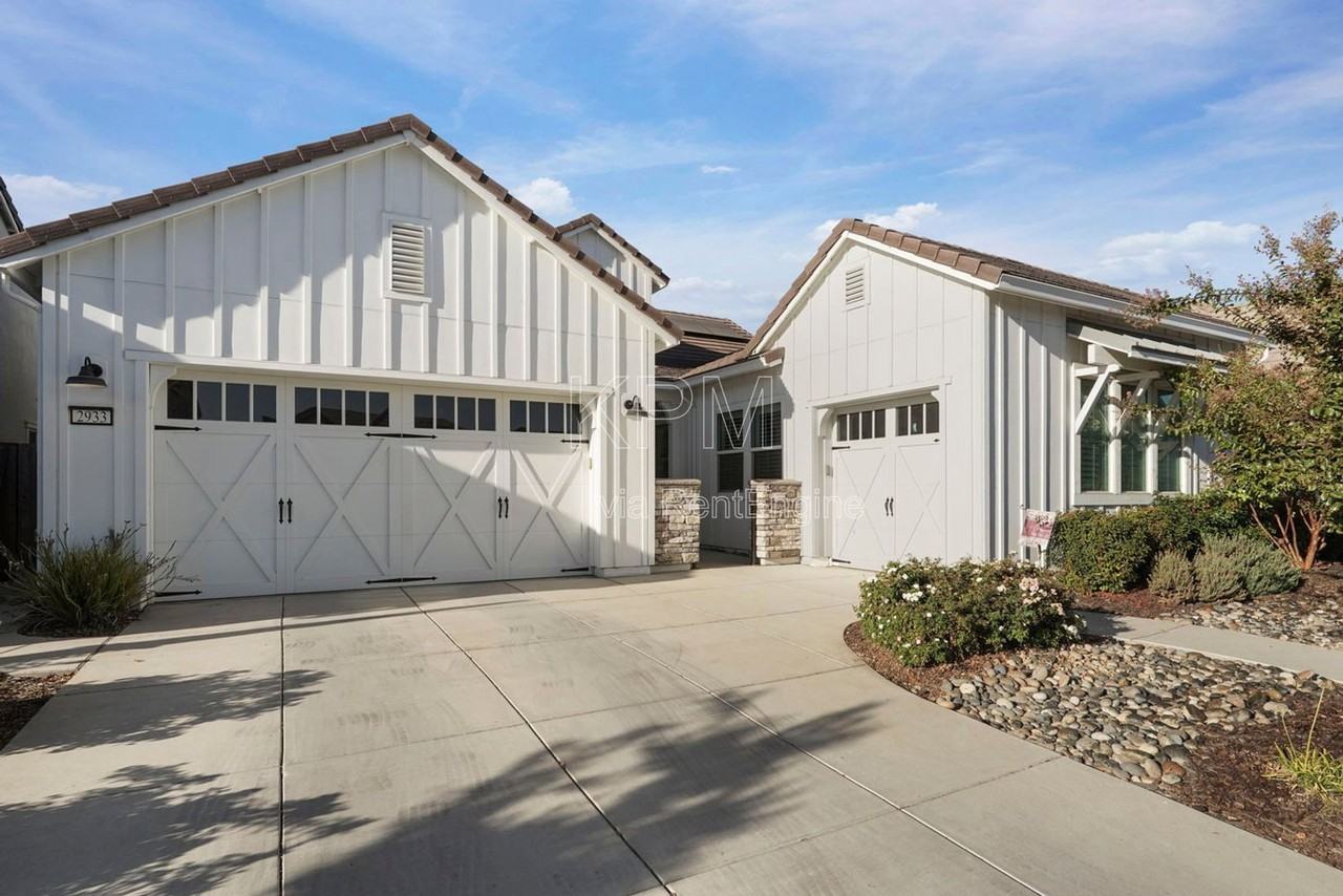 2933 Valencia St - Photo 2 of 49