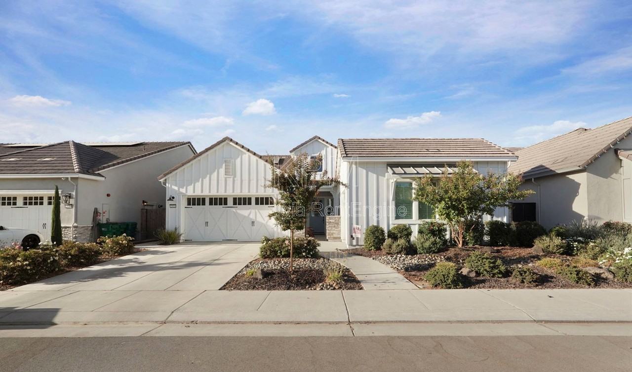 2933 Valencia St - Photo 3 of 49