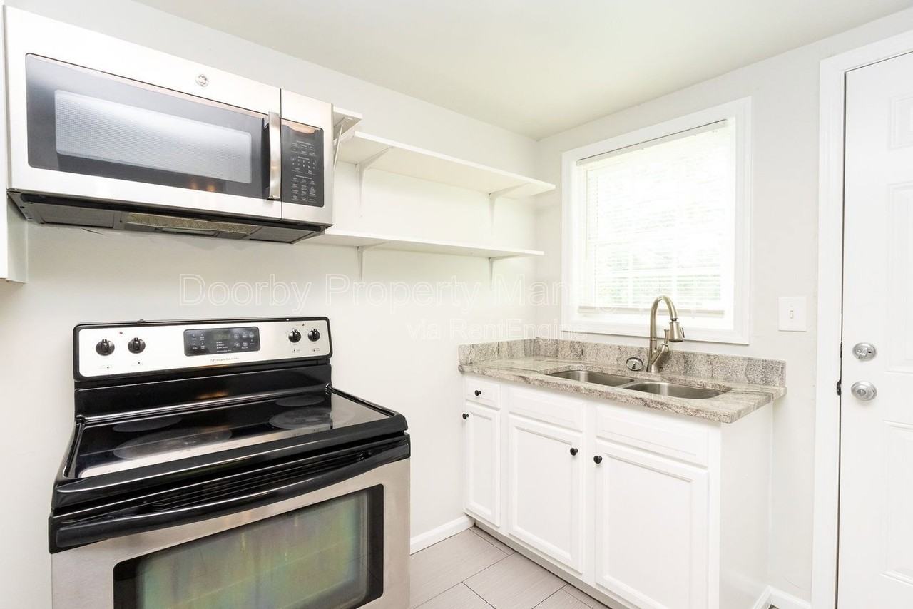 1806 Dixon St - Photo 2 of 15