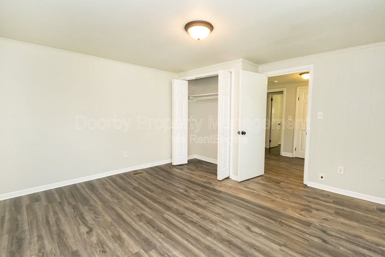 1806 Dixon St - Photo 3 of 15