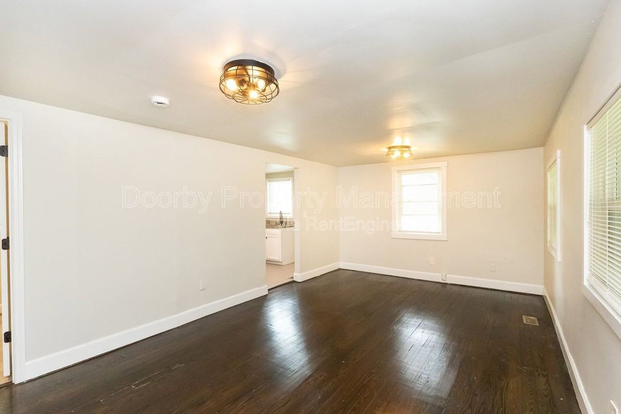 1806 Dixon St - Photo 5 of 15