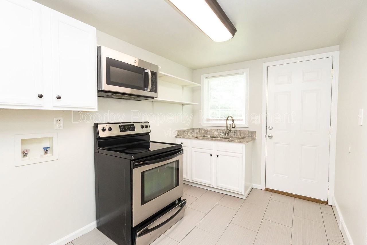 1806 Dixon St - Photo 6 of 15