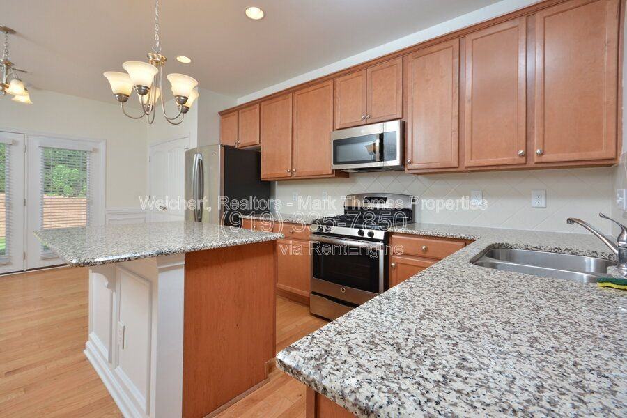 3 Moonbeam Ct - Photo 7 of 28