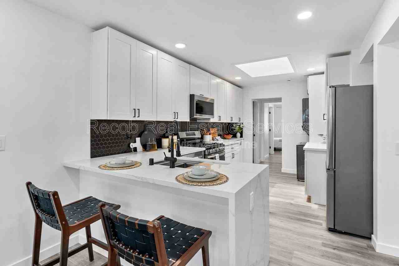 5248 Adams Ave - Photo 4 of 28