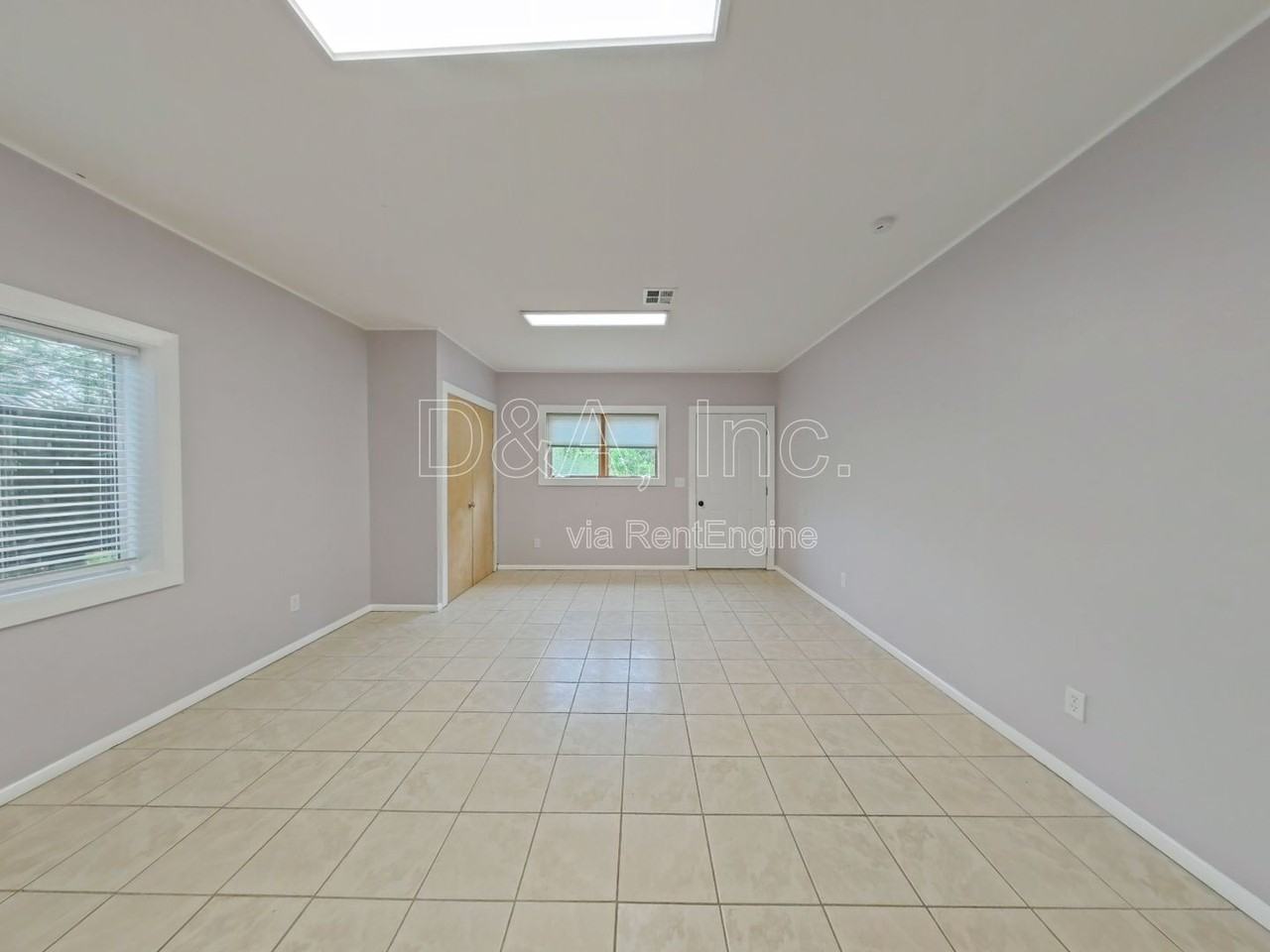 236 Nw Walker Ln #B - Photo 2 of 14
