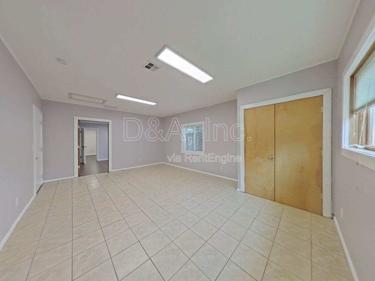 236 Nw Walker Ln #B - Photo 3 of 14